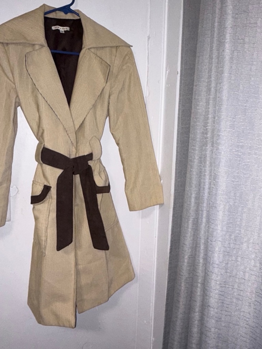 Alice + Olivia Beige Trench Coat with Dark Brown Suede Trim and suede belt